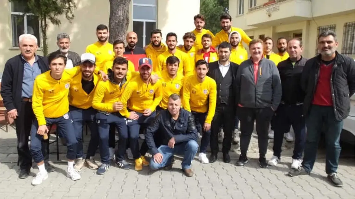 Burhaniyeli Futbolcular Mahalle Hayrına Katıldı