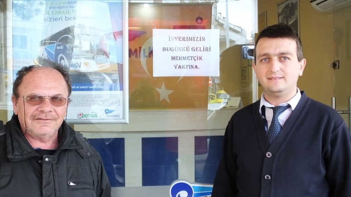Burhaniyeli Yazıhaneci Bir Günlük Gelirini Mehmetçik Vakfı\'na Bağışladı