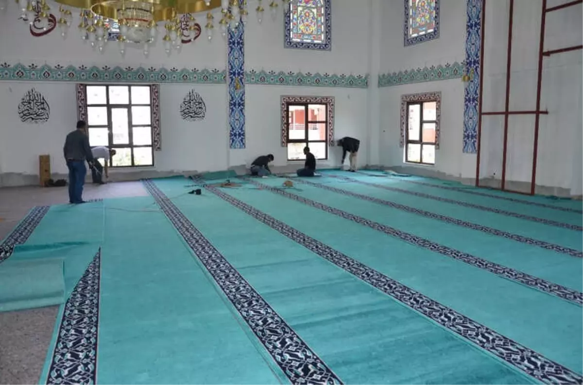 Büyükşehir Belediyesi Cami Halılarını Yeniliyor