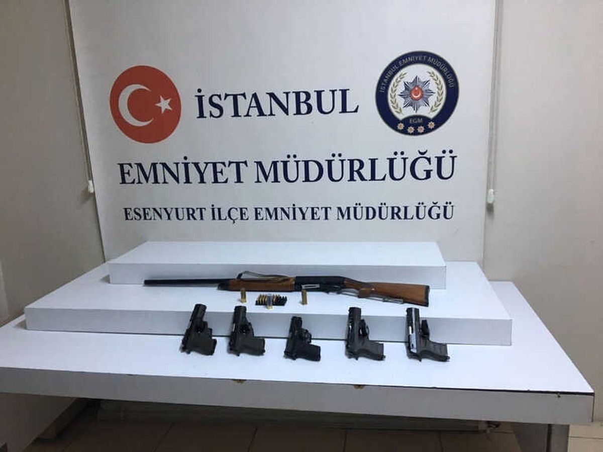 Esenyurt\'ta Silah Tüccarlarına Darbe: 2 Kişi Tutuklandı