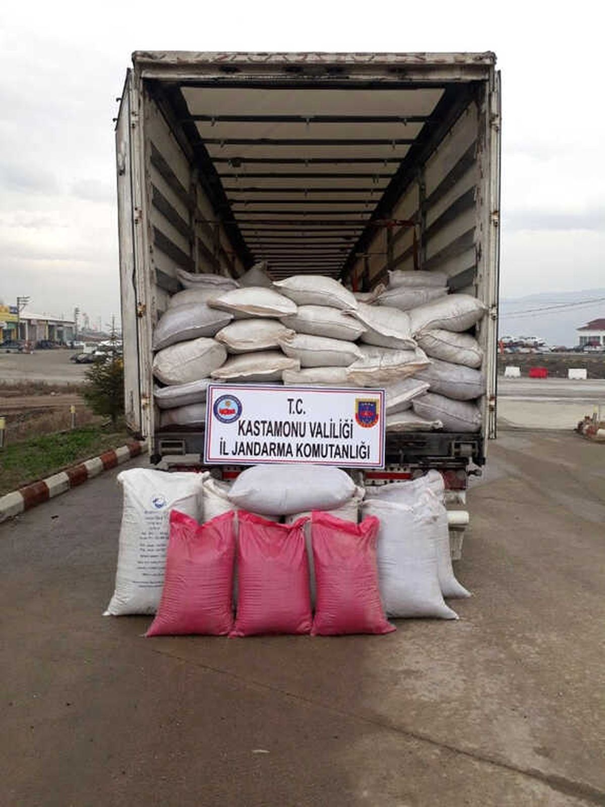 Kastamonu\'da 20 Ton Kaçak Çay Ele Geçirildi