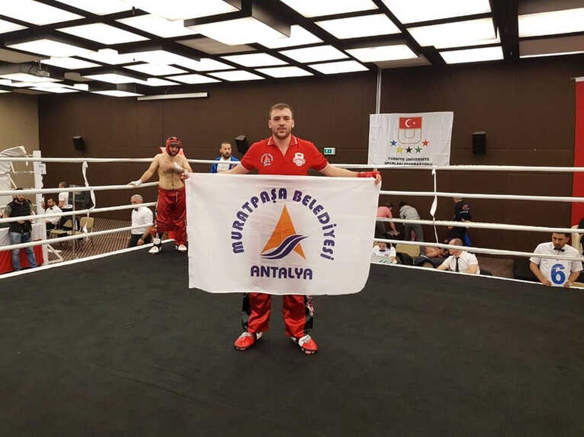 Kick Boks Şampiyonu Muratpaşa\'dan