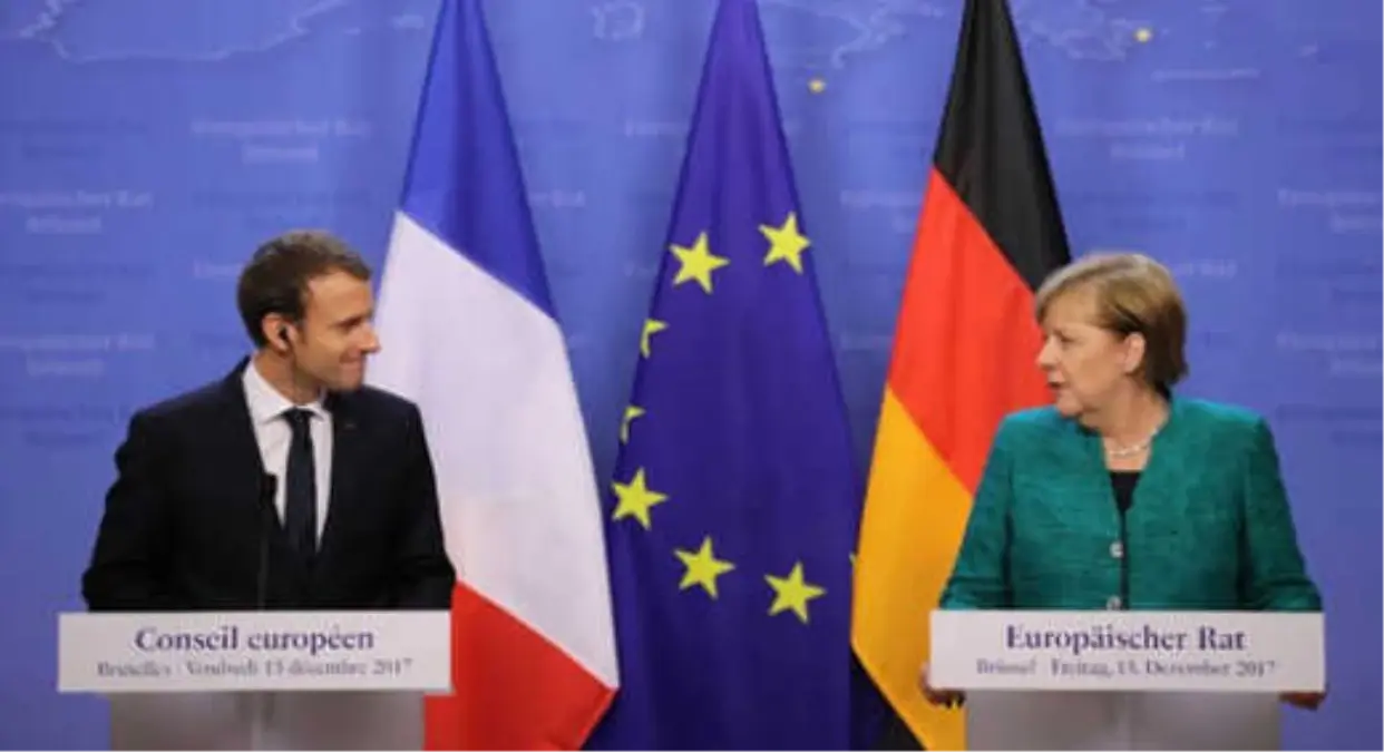 Merkel ve Macron, Euro Bölgesi Sunumunu Erteledi