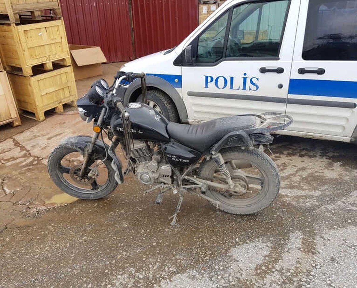 Sakaya\'da Otomobilden Hırsızlık Yapan Şahıs Suçüstü Yakalandı