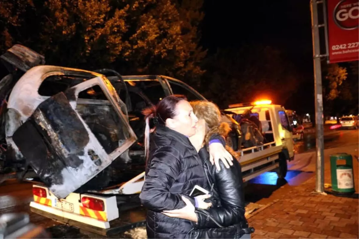 Satışa Çıkardıkları Araçları Yanınca Gözyaşlarına Hakim Olamadılar