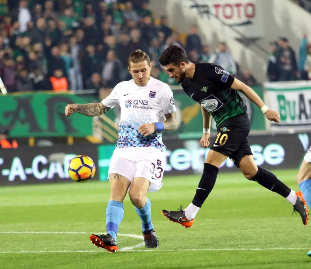 Süper Lig: T.m. Akhisarspor: 0 - Trabzonspor: 1 (İlk Yarı)