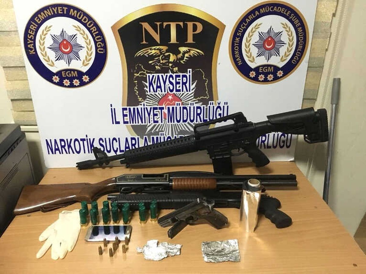 Uyuşturucu Operasyonunda Cephanelik Çıktı