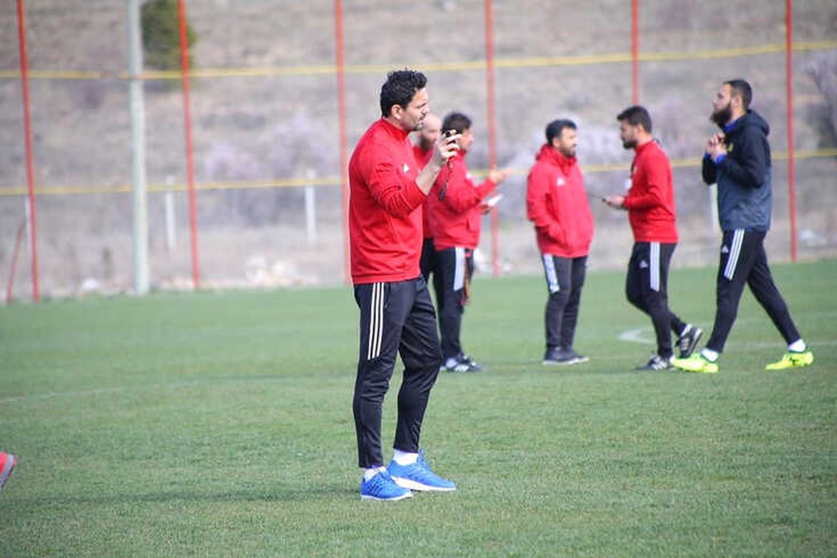 E.yeni Malatyaspor\'da Erol Bulut Eleştirilere Yanıt Verdi