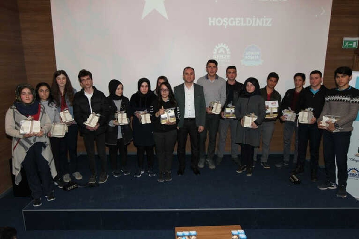 Gebzeli Öğrenciler Akif\'i Okuyarak Andı