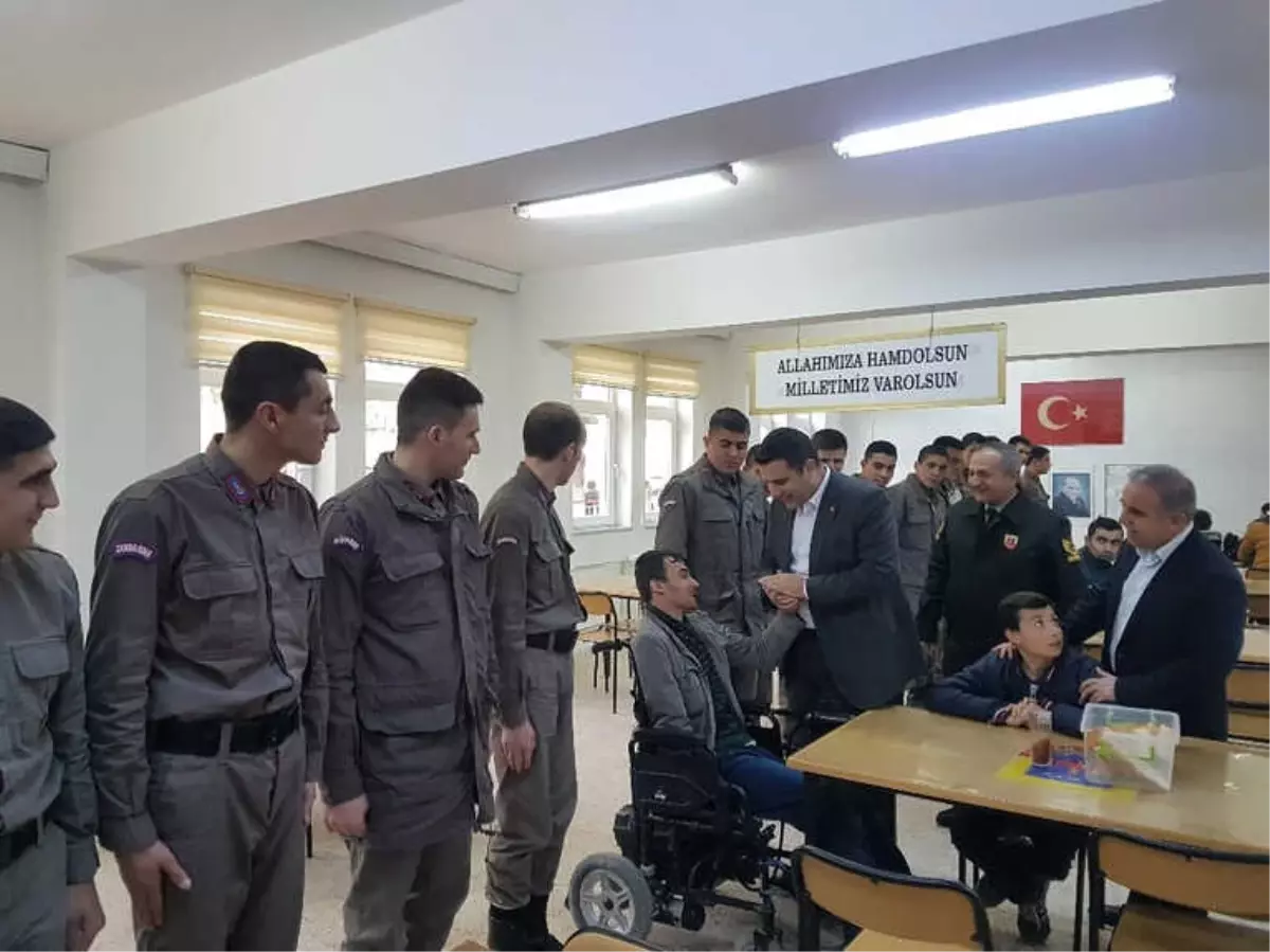 Gördesli Engellilerden Mehmetçik\'e Destek Ziyareti