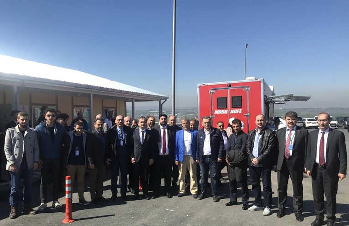 İstanbul Büyükşehir Belediyesi 50 Avukat ve Çalışanlarıyla Silivri\'de