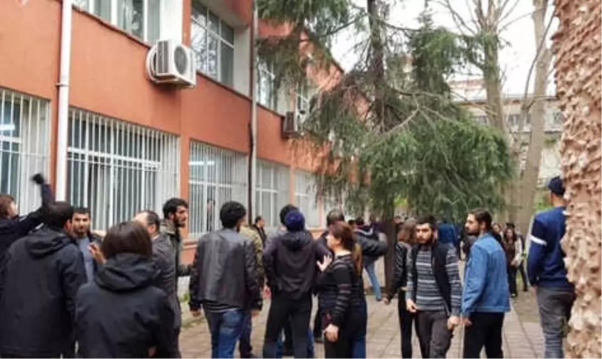 İstanbul Üniversitesi\'nde Kavga: 3 Yaralı, 22 Gözaltı