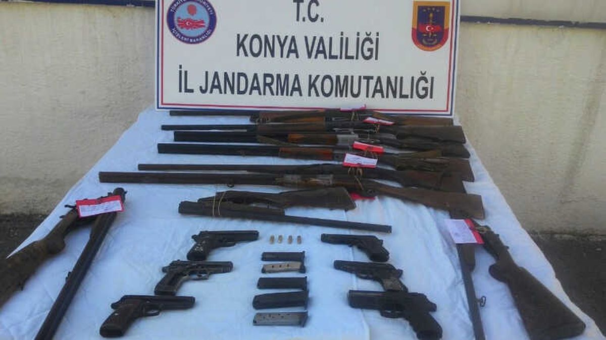 Jandarma Ev Aramasında 9 Tüfek, 6 Tabanca Buldu