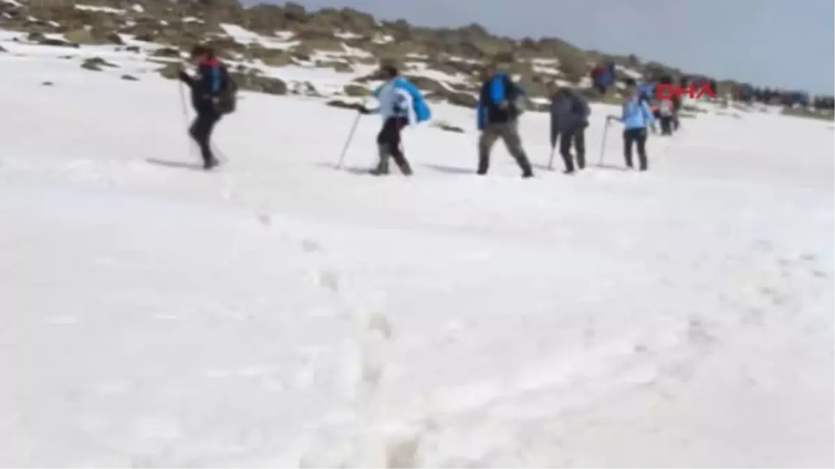 Kayseri Erciyes\'in Zirvesinde Şiddet Kurbanı Kadınları Andılar-Hd