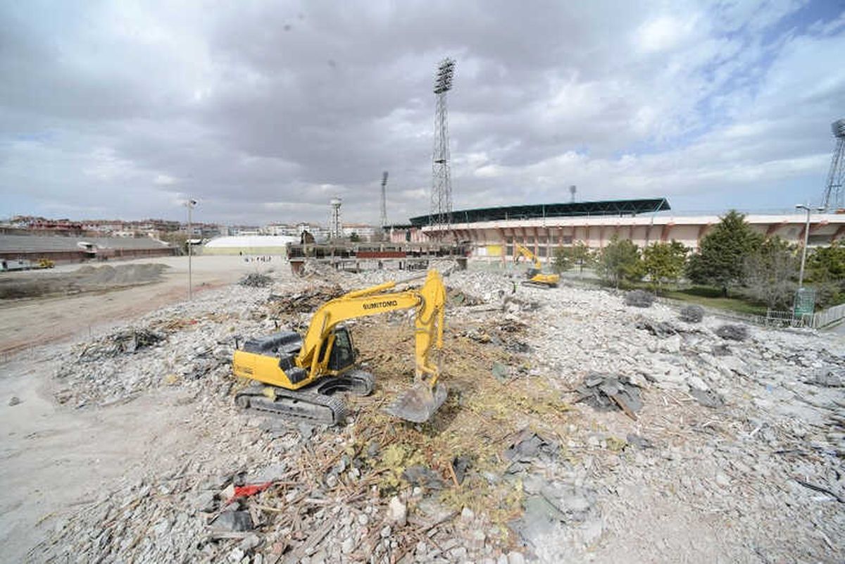 Konya Eski Stadyumda Yıkım Başladı