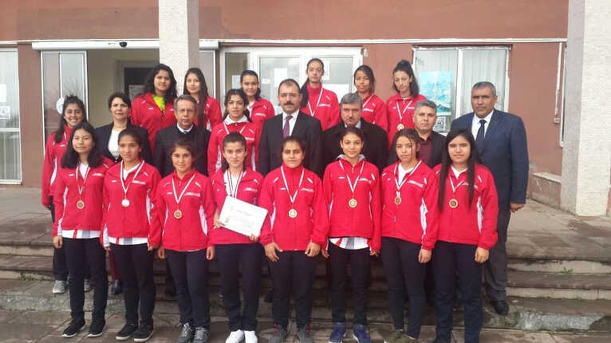 Köyceğizli Kızlar Şampiyonluğa Koşuyor