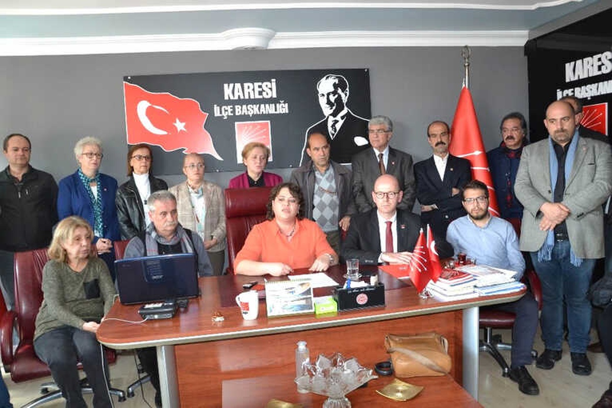 Sarhoş Kavgasında CHP Binası Zarar Gördü