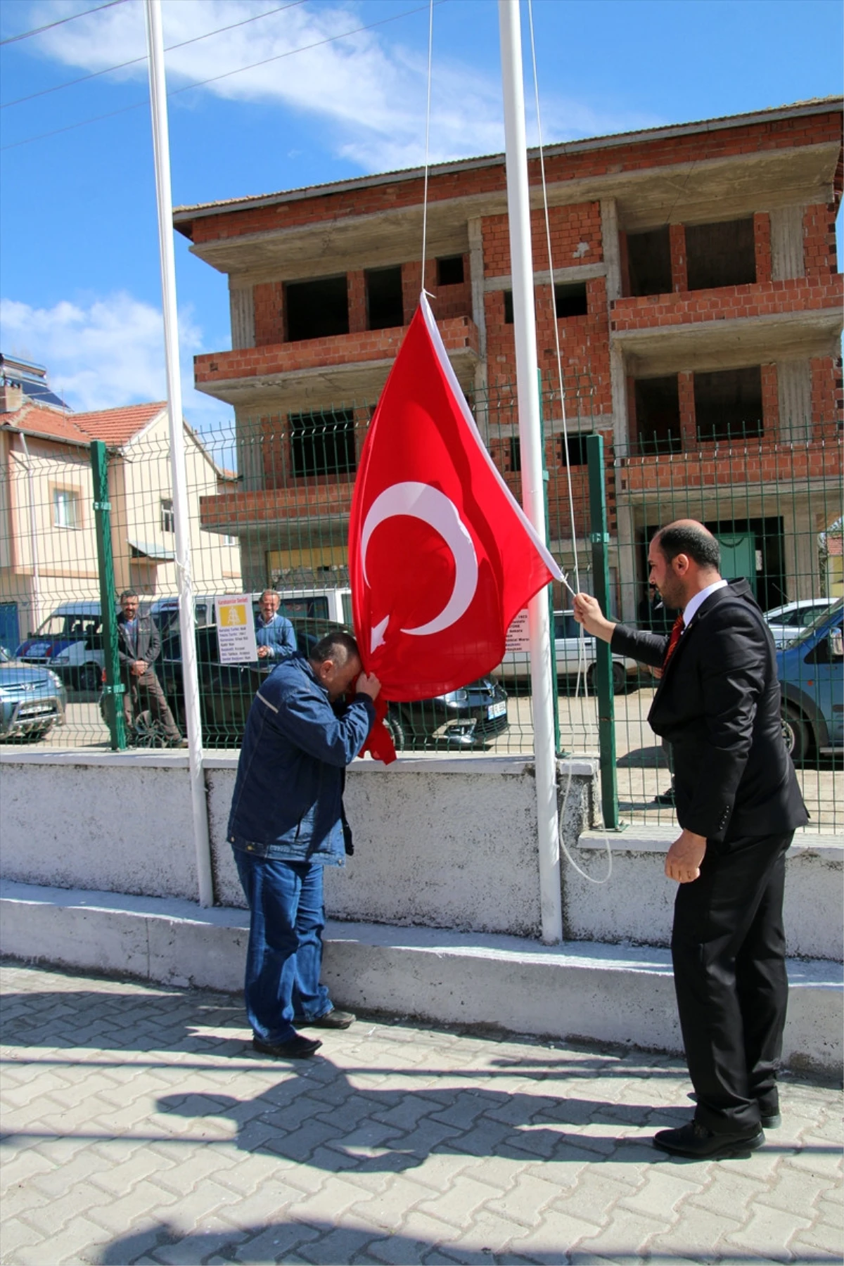 Şarkışla\'da "17 Kutlu Bayrak" Gökyüzünde Dalgalandı