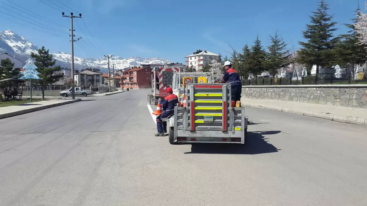 Seydişehir\'de Yol Çizgileme Çalışmaları Başladı