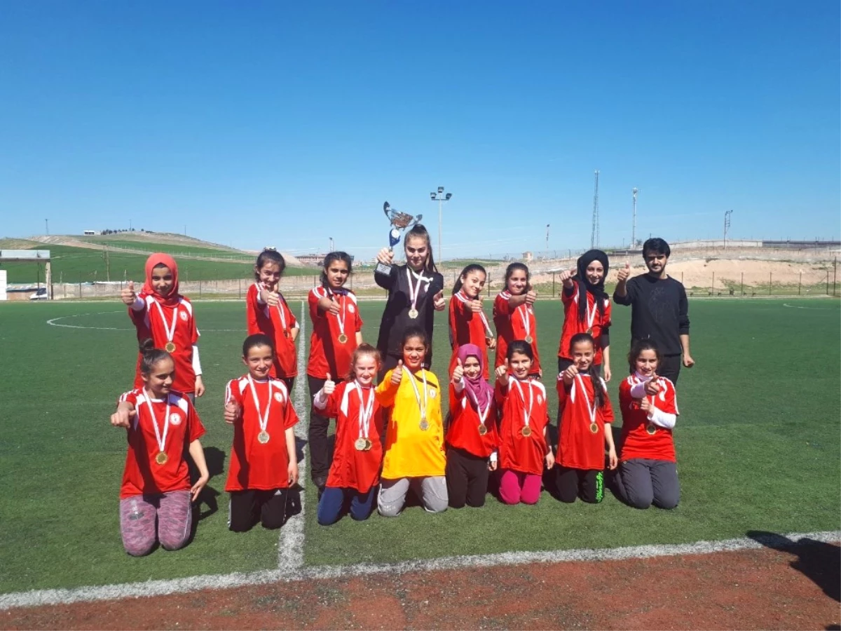 Yıldız Kızlar\'da Şampiyon Sason İstiklal Ortaokulu