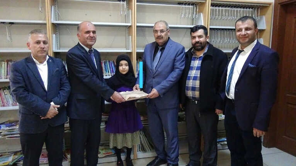 11 Yaşındaki Emine Zehra, 6 Ayda 146 Kitap Okudu