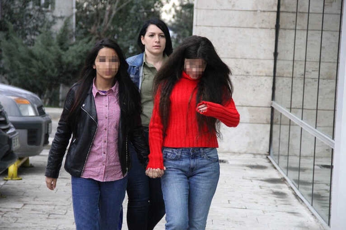 Alışveriş Merkezinden Hırsızlık Yapan 3 Kız Gözaltına Alındı