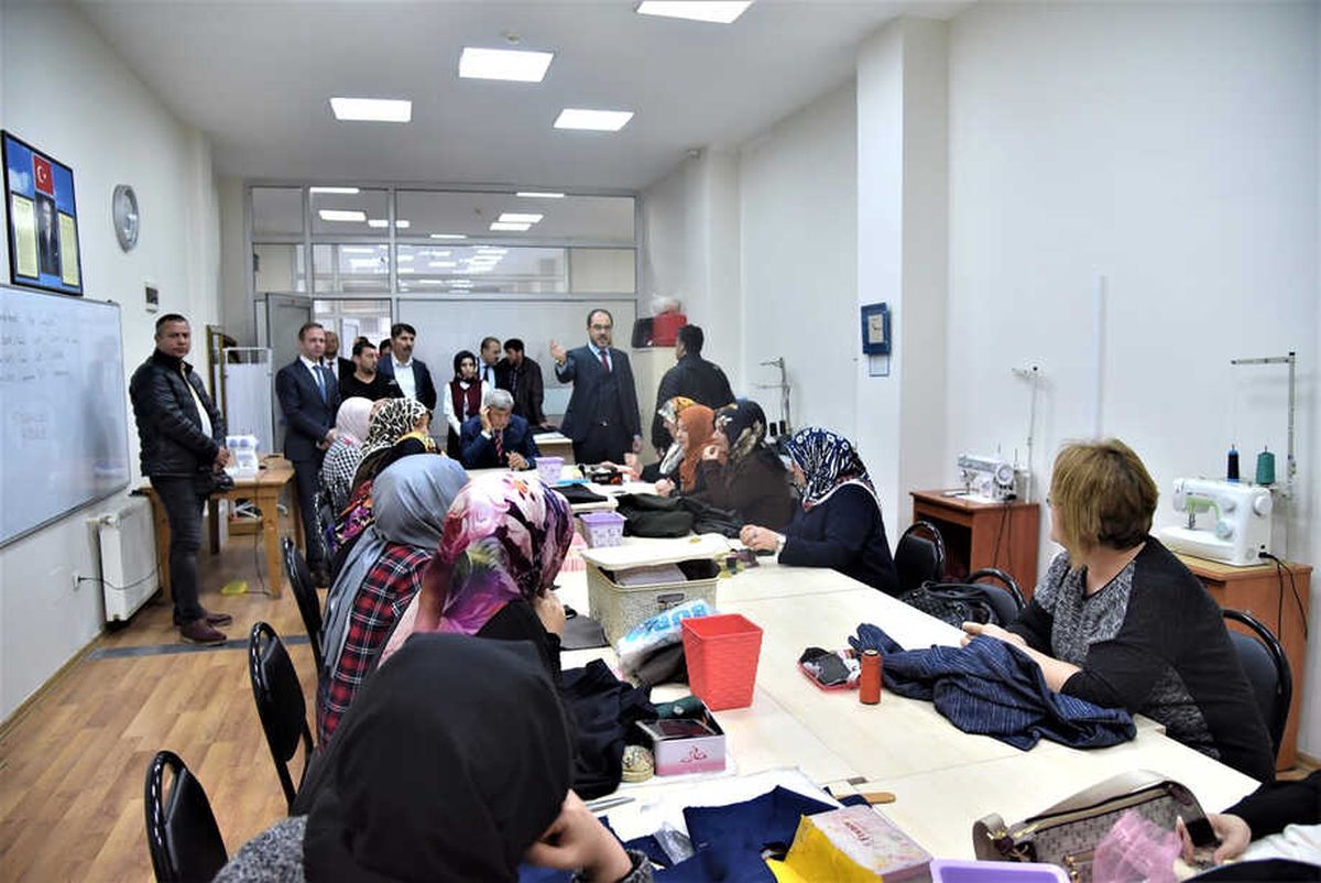 Başkan Karaosmanoğlu\'ndan Kurs Merkezlerine Ziyaret