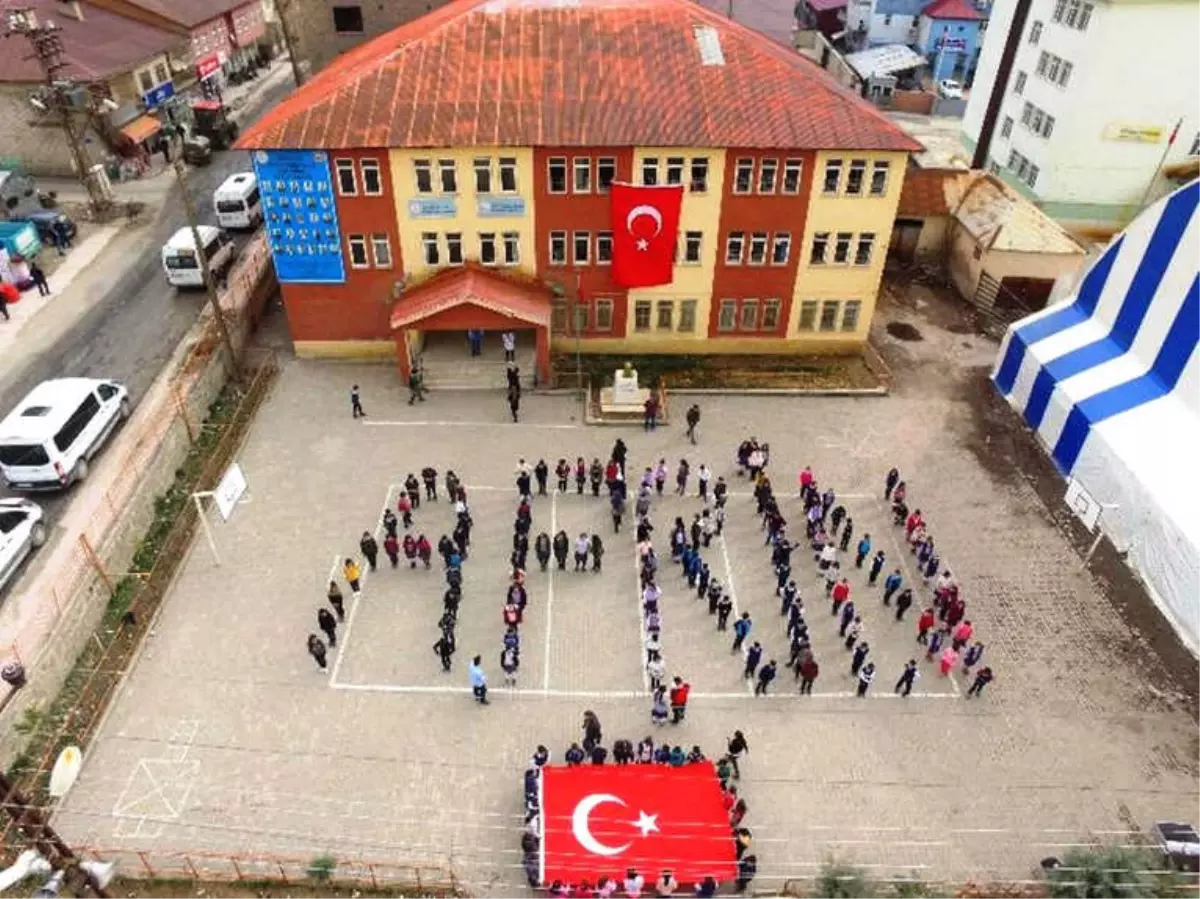 Bedenleriyle Afrin Yazan Beytüşşebaplı Öğrencilerden Mehmetçiğe Destek