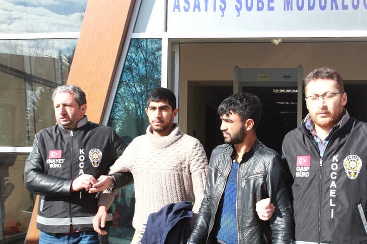 Birlikte Alkol Aldıkları Genci Gasp Eden Şahıslar Serbest Bırakıldı