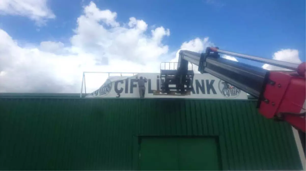 Çiftlik Bank Tabelaları Söküldü