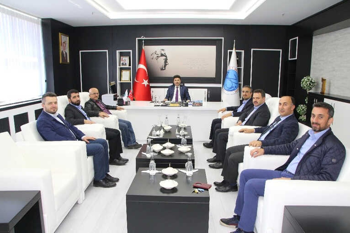 İlim Yayma Cemiyeti Yöneticileri Rektör Karacoşkun ile Bir Araya Geldi