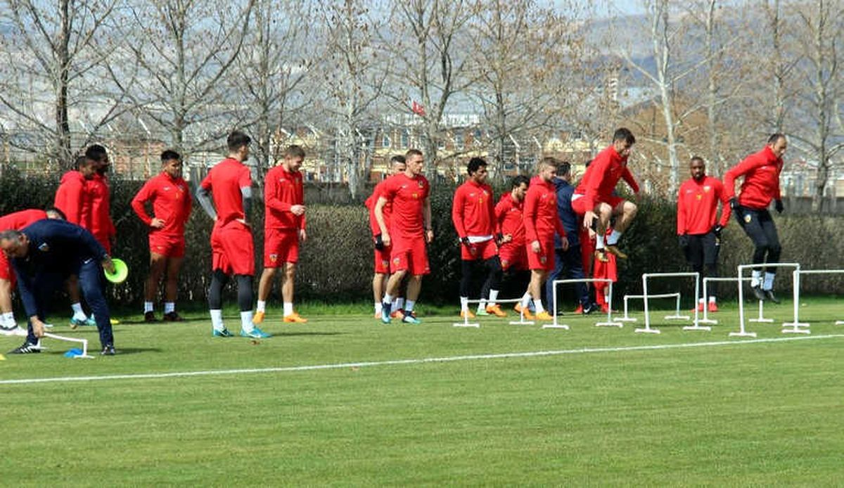 Kayserispor\'da Hazırlıklar Devam Ediyor