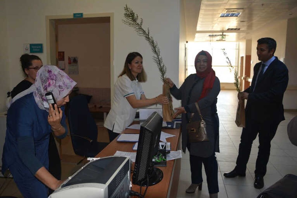 Korkuteli\'de 14 Mart Tıp Bayramı\'nda Fidan Dağıtıldı