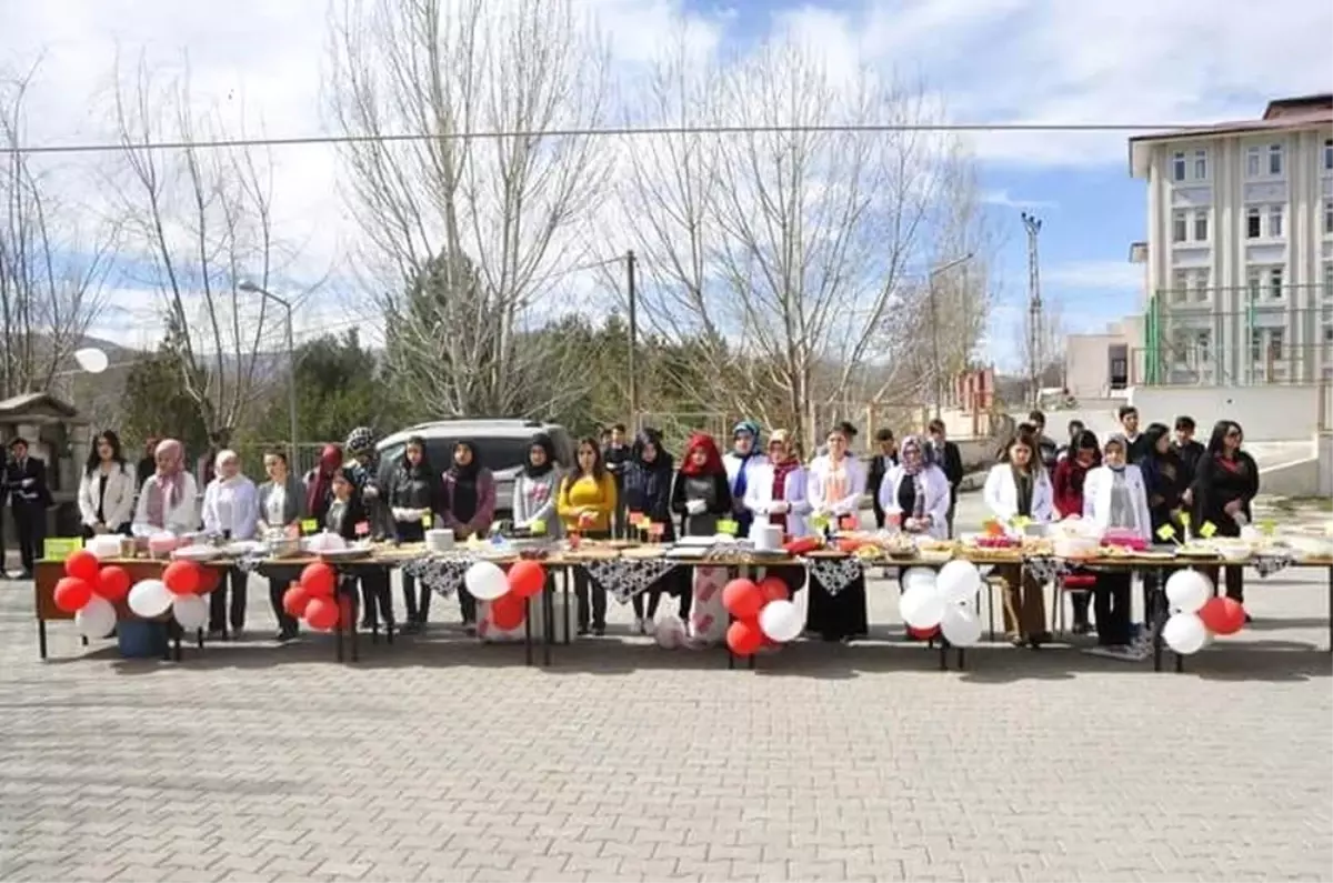 Liseli Öğrencilerden Mehmetçik İçin Kermes