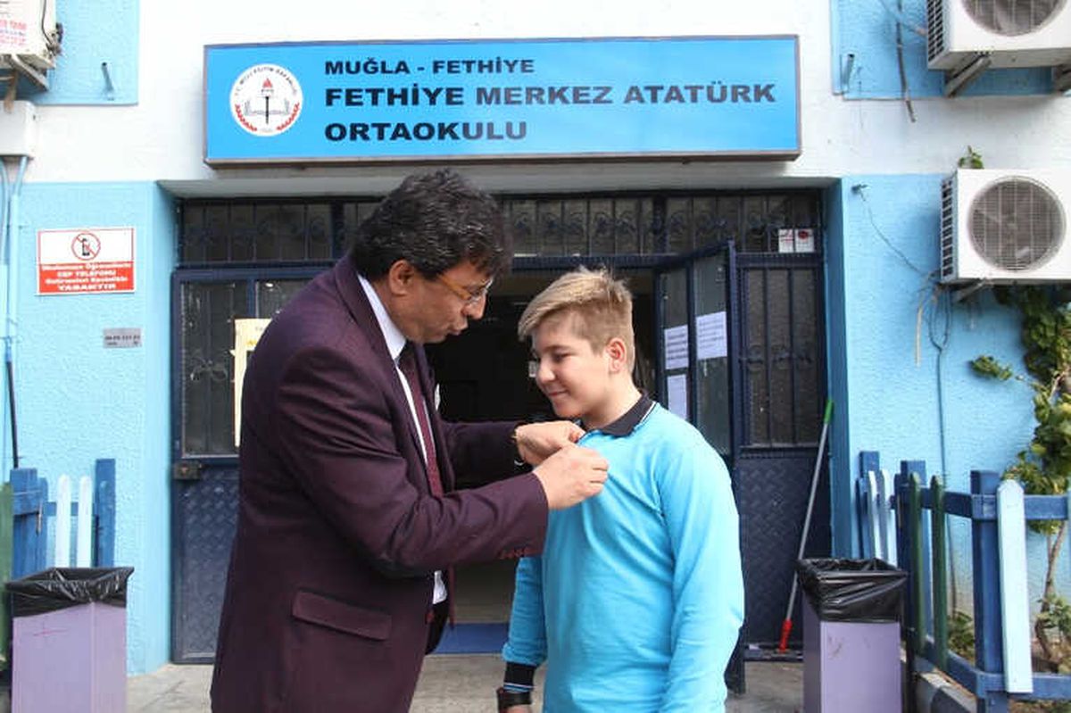 Ödülünü Mehmetçiğe Bağışladı