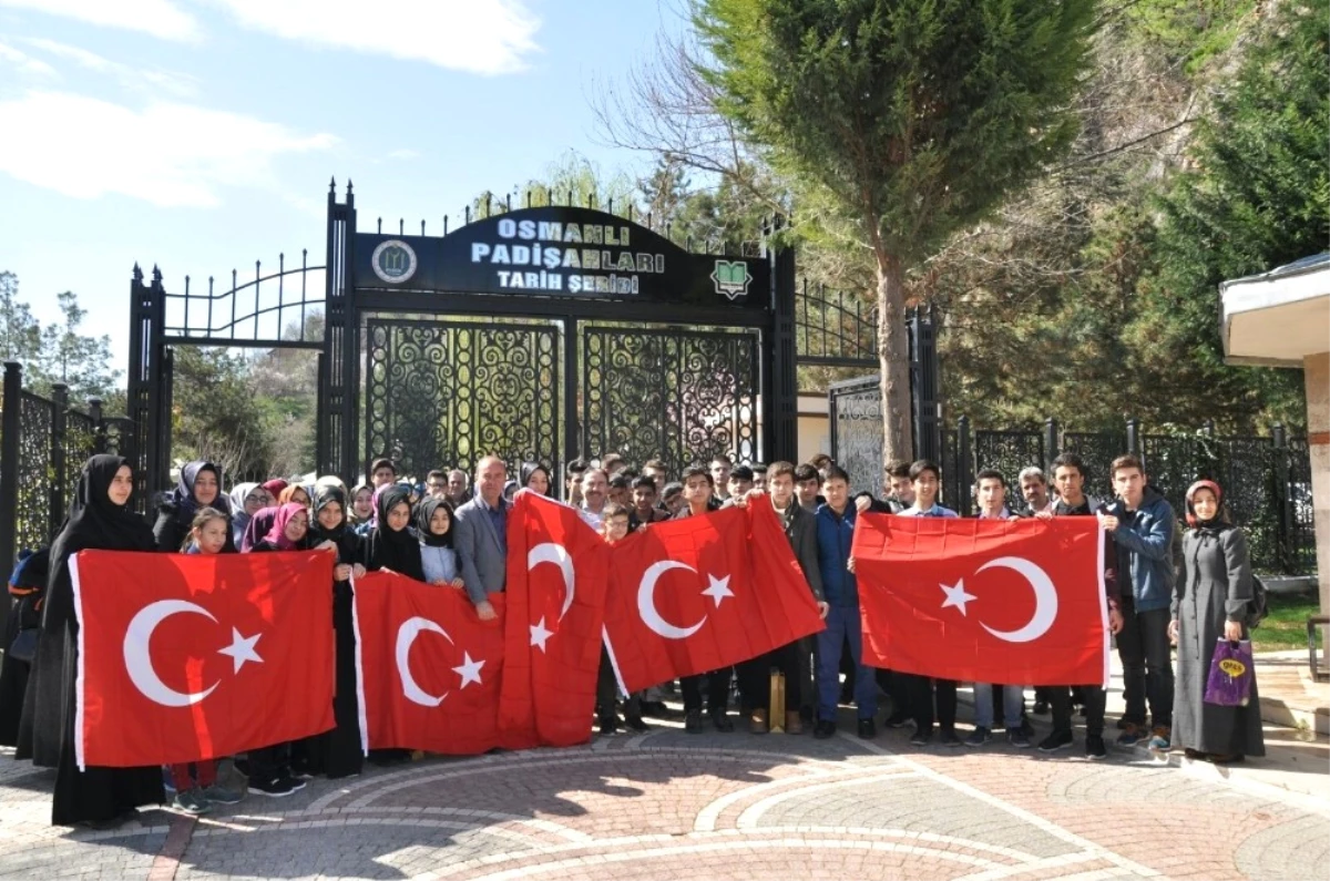 Öğrencilerden Osmanlı Padişahları Tarih Şeridine Ziyaret