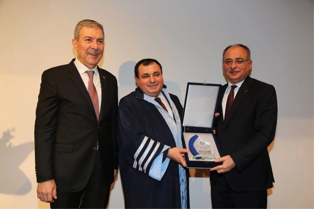 Sağlık Bakanı Dr. Ahmet Demircan, Gazi Tıp\'ta Biniş Giyme Törenine Katıldı