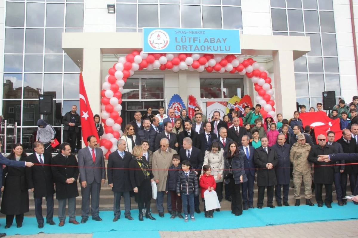 Sivas\'ta Hayırseverin Yaptırdığı Okulun Açılış Töreni Yapıldı.