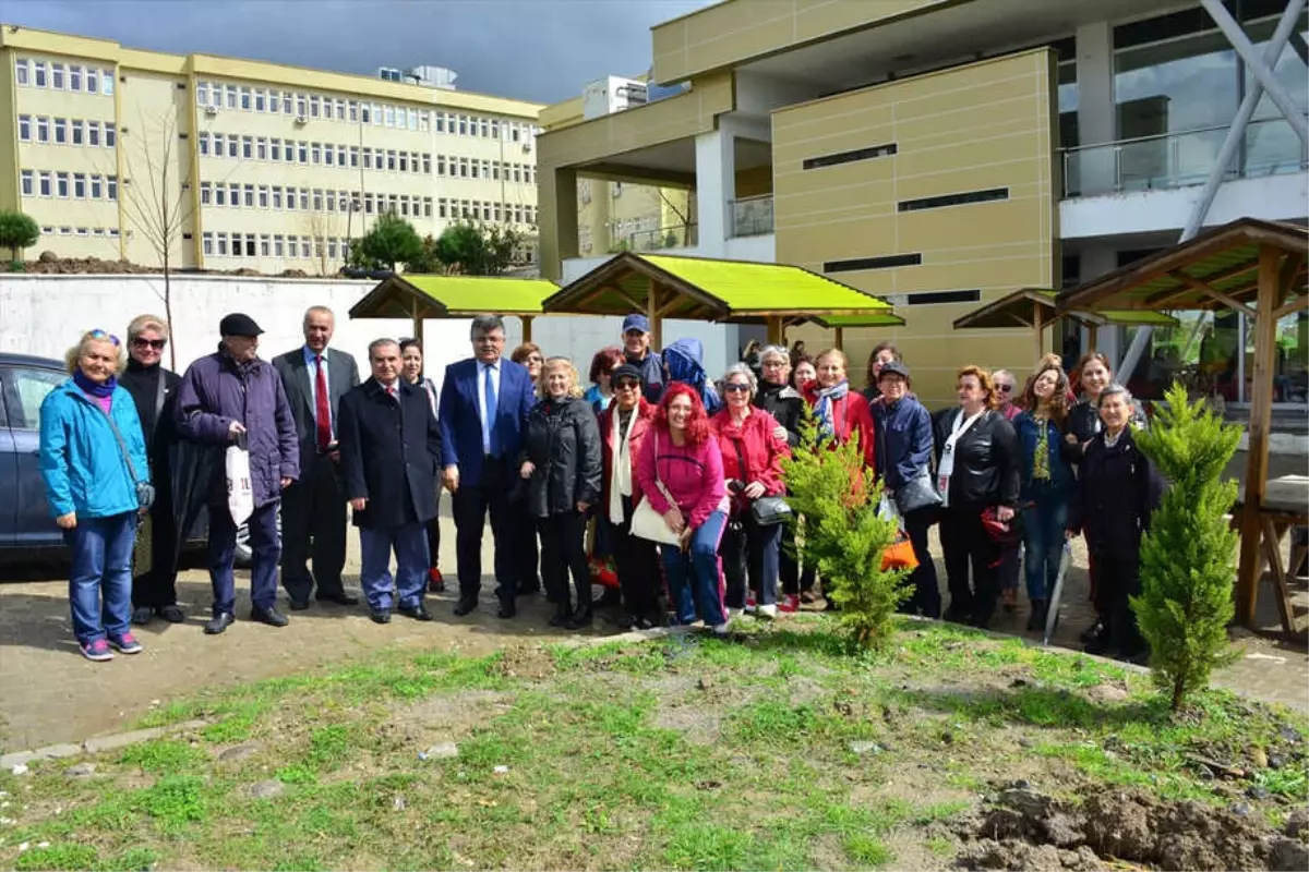 Yardımsevenler Hatıra Ormanı Oluşturdu