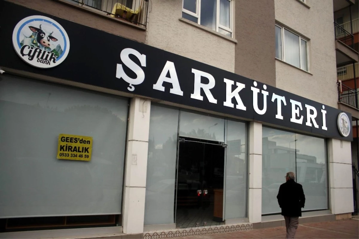 Antalya\'da Çiftlik Bank Şarküteri Kepenk Kapattı