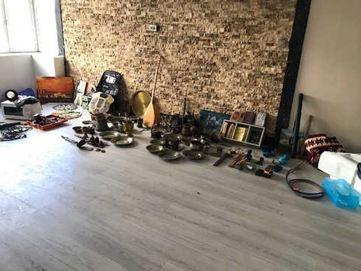 Çaldıkları Antikalarla Kaldıkları Evde Yakalandılar