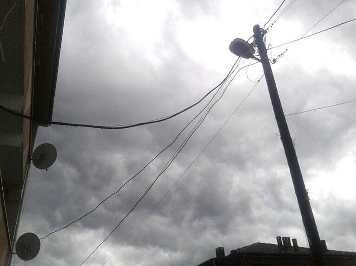 Elektrik Direğine Yıldırım Düştü