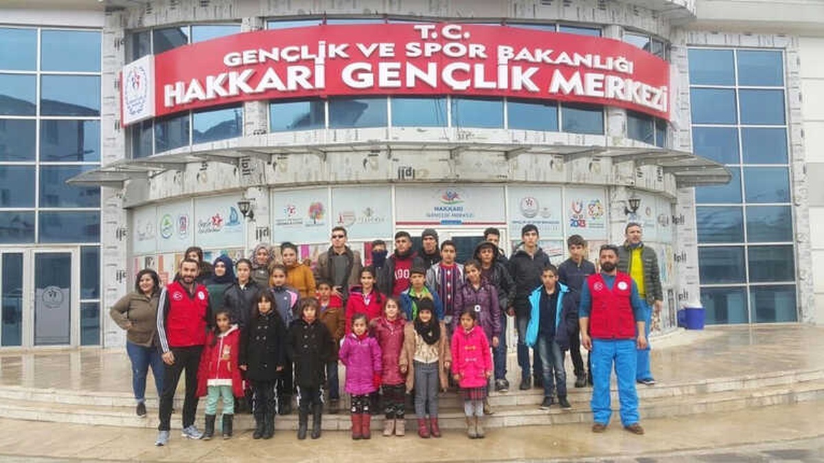 Hakkari\'de 40 Yetim Kayakla Tanıştı