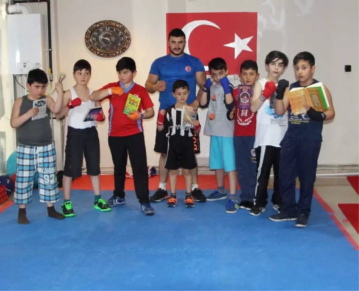 Hem Kitap Okuyorlar Hem Spor Yapıyorlar