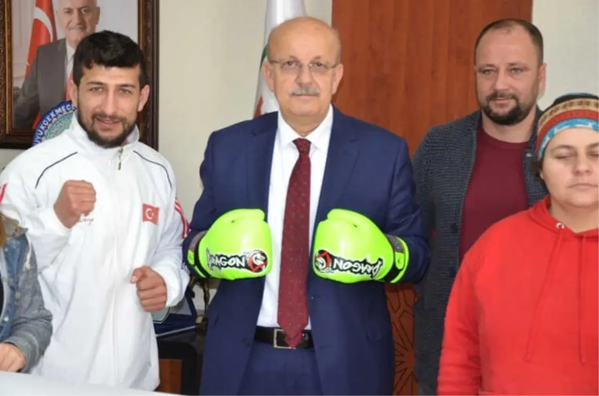 İznikli Kick Boksçular 14 Madalya ile Döndü