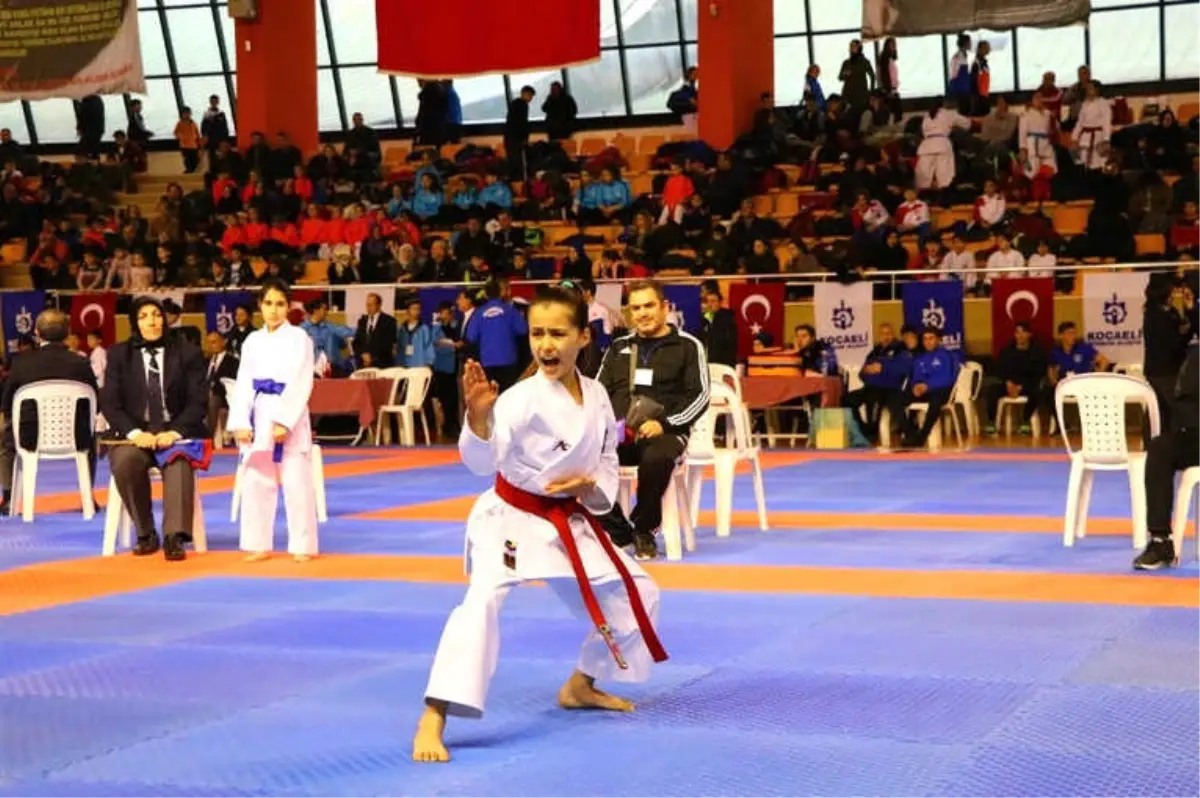 Karate Ligi\'nin İkinci Etabı Cumartesi Günü Yapılacak