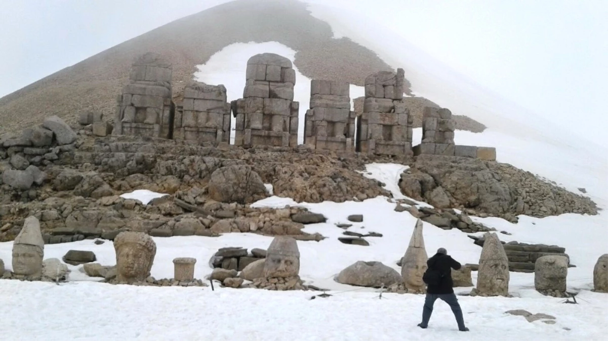 Nemrut Dağı Ziyaretçilerini Bekliyor