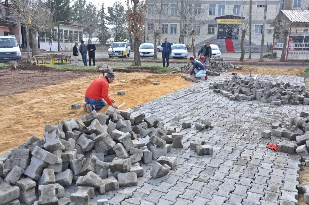 Okul Bahçesinde Çevre Düzenlemesi Yapıldı