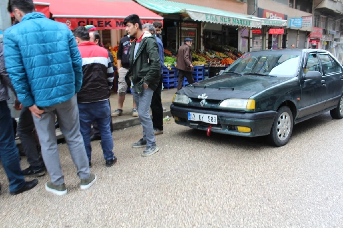 Otomobilin Çarptığı Liseli Yaralandı