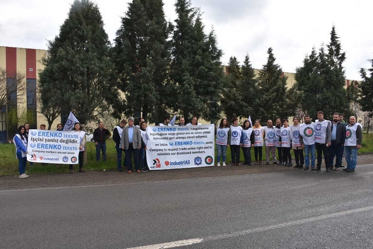 Öz İplik İş Sendikası\'ndan İşten Çıkarılan İşçilere Destek